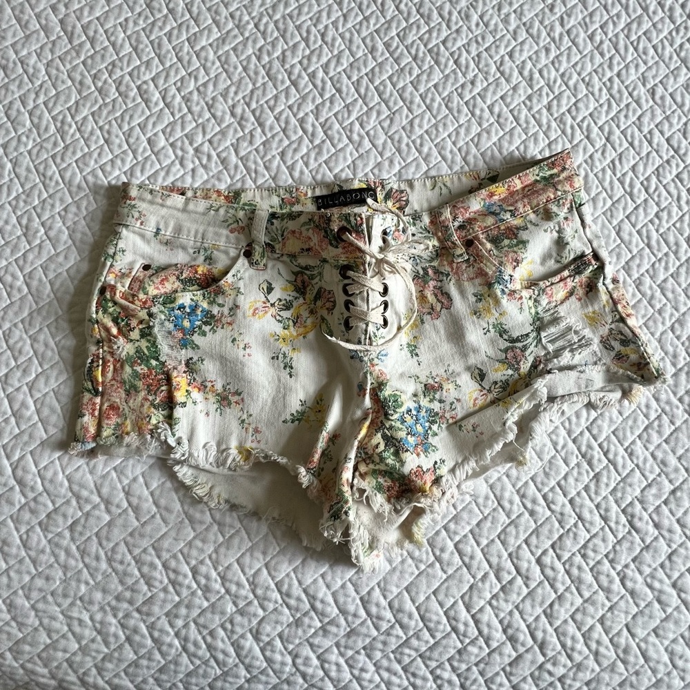 Billabong floral lace up shorts - Size 11